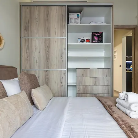 Cesily 2-bedroom In Apartment